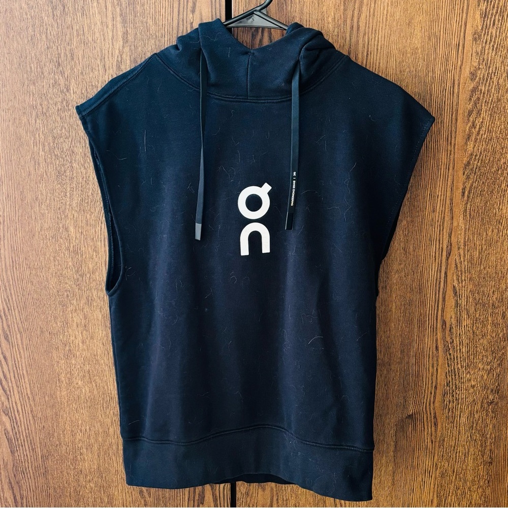 NWOT Limited Edition On Cloud Sleeveless Club Hoodie Black Small